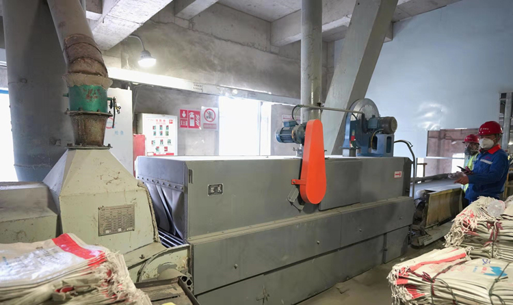 1628747330965573.jpg 我為群眾辦實事-加長清袋機減少揚塵 清潔環境_副本.jpg