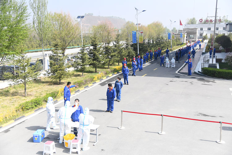 1666009428832456.jpg 公司為駐廠職工開展核酸檢測_副本.jpg