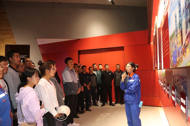 1686092144225305.jpg 參觀廠史館.jpg