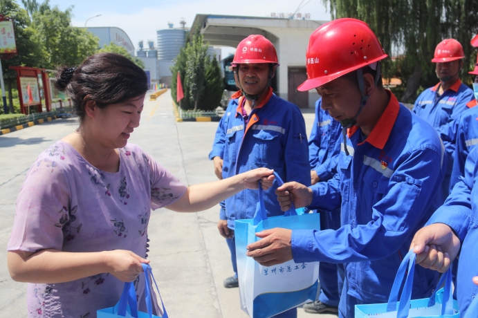 1689818660873936.jpg 蘭州市總送清涼.jpg